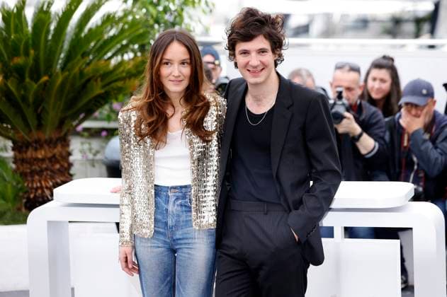 Anais Demoustier und Vincent Lacoste beim Photocall zum Kinofilm Le temps d aimer Along Came Love auf dem Festival de Cannes 2023 76. Internationale Filmfestspiele von Cannes am Palais des Festivals. Cannes, 21.05.2023