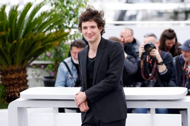 Vincent Lacoste beim Photocall zum Kinofilm Le temps d aimer Along Came Love auf dem Festival de Cannes 2023 76. Internationale Filmfestspiele von Cannes am Palais des Festivals. Cannes, 21.05.2023