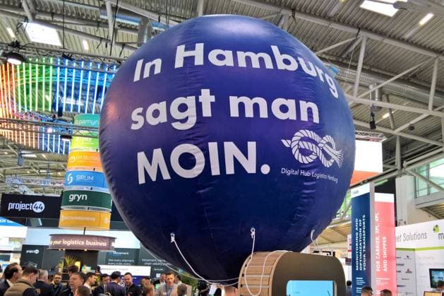 Die transport logistic ist die weltweit grösste Fachmesse für Logistik, Mobilität, IT und Supply Chain Management und findet alle zwei Jahre statt. Organisator und Gastgeber ist die Messe München. Foto: Digital Hub Logistics Hamburg, Ballon mit der Aufschrift - in Hamburg sagt man MOIN *** transport logistic is the worlds largest trade fair for logistics, mobility, IT and supply chain management and is held every two years Organizer and host is Messe München Photo Digital Hub Logistics Hamburg, balloon with the inscription in Hamburg says MOIN