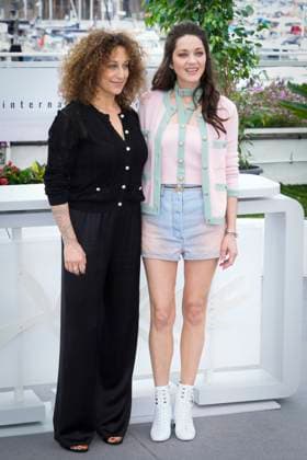 Foto IPP Daniele Cifala™ Cannes 21 05 2023 Little Girl Blue Photocall - The 76th Annual Cannes Film Festival nella foto : Director Mona Achache and Marion Cotillard Italy Photo Press - World Copyright