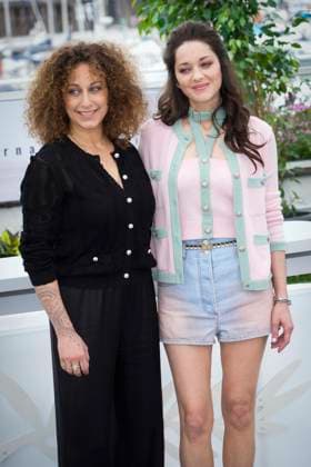 Foto IPP Daniele Cifala™ Cannes 21 05 2023 Little Girl Blue Photocall - The 76th Annual Cannes Film Festival nella foto : Director Mona Achache and Marion Cotillard Italy Photo Press - World Copyright