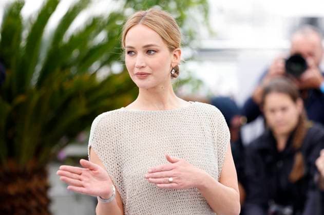 Jennifer Lawrence beim Photocall zum Dokumentarfilm Bread And Roses auf dem Festival de Cannes 2023 76. Internationale Filmfestspiele von Cannes am Palais des Festivals. Cannes, 21.05.2023