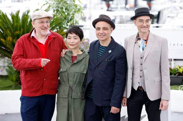 Benoit Feroumont, Yuko Harami, Pablo Berger und JosÃ Luis Ãgreda beim Photocall zum Animationsfilm Robot Dreams auf dem Festival de Cannes 2023 76. Internationale Filmfestspiele von Cannes am Palais des Festivals. Cannes, 21.05.2023