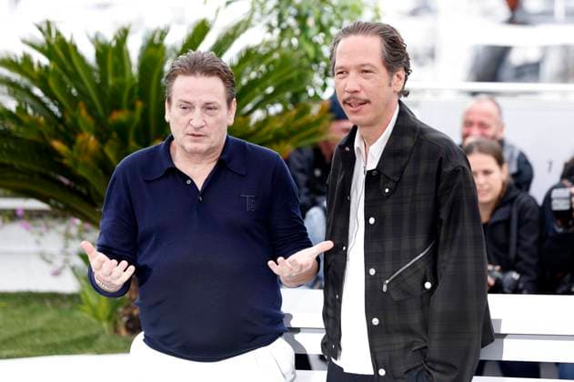 Benoit Magimel und Reda Kateb beim Photocall zum Kinofilm Omar la fraise The King of Algiers auf dem Festival de Cannes 2023 76. Internationale Filmfestspiele von Cannes am Palais des Festivals. Cannes, 21.05.2023