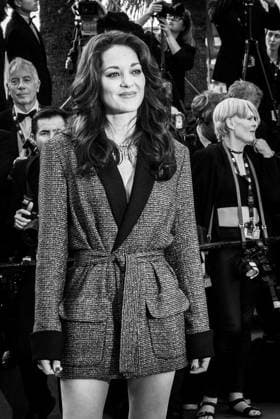 Internationale Filmfestspiele von Cannes, Firebrand Premiere 76e Festival International du Film de Cannes. MontÃ e des marches du film Le jeu de la reine . 76th International Cannes Film Festival 292340 2023-05-21 Cannes France Cotillard, Marion  Copyright: xEstellexCarlierx xStarfacex STAR_292340_081