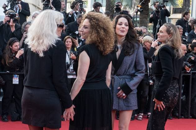 Internationale Filmfestspiele von Cannes, Firebrand Premiere 76e Festival International du Film de Cannes. MontÃ e des marches du film Le jeu de la reine . 76th International Cannes Film Festival 292340 2023-05-21 Cannes France Cotillard, Marion; Achache, Mona  Copyright: xEstellexCarlierx xStarfacex STAR_292340_082