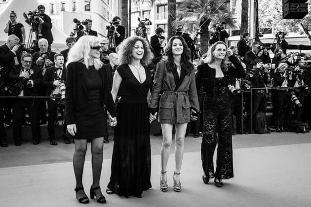 Internationale Filmfestspiele von Cannes, Firebrand Premiere 76e Festival International du Film de Cannes. MontÃ e des marches du film Le jeu de la reine . 76th International Cannes Film Festival 292340 2023-05-21 Cannes France Cotillard, Marion; Achache, Mona  Copyright: xEstellexCarlierx xStarfacex STAR_292340_083
