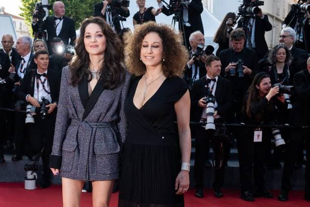 Internationale Filmfestspiele von Cannes, Firebrand Premiere 76e Festival International du Film de Cannes. MontÃ e des marches du film Le jeu de la reine . 76th International Cannes Film Festival 292340 2023-05-21 Cannes France Cotillard, Marion; Achache, Mona  Copyright: xEstellexCarlierx xStarfacex STAR_292340_086