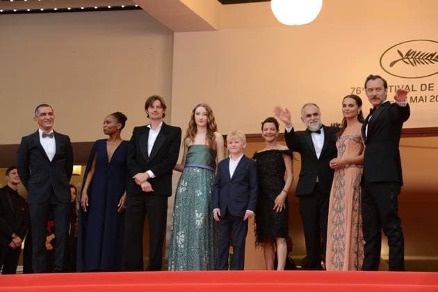 Internationale Filmfestspiele von Cannes, Firebrand Premiere May 21, 2023, CANNES, France: CANNES, FRANCE - MAY 21: (L-R) Sam Riley, Gabrielle Tana, director Karim Aïnouz, Alicia Vikander and Jude Law attend the Firebrand (Le Jeu De La Reine) red carpet during the 76th annual Cannes film festival at Palais des Festivals on May 21, 2023 in Cannes, France. CANNES France - ZUMAi09_ 20230521_zaf_i09_055 Copyright: xFrederickxInjimbertx