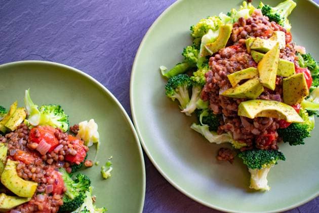 plantbased food, pflanzenbasierte ernaehrung, veganer salat plantbased food, pflanzenbasierte ernaehrung, veganer salat Copyright: xZoonar.com EPx 19993730
