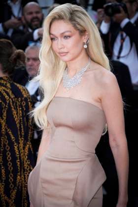 Internationale Filmfestspiele von Cannes, Firebrand Premiere Firebrand (Le Jeu De La Reine) Red Carpet - The 76th Annual Cannes Film Festival Gigi Hadid attend the Firebrand (Le Jeu De La Reine) red carpet during the 76th annual Cannes film festival at Palais des Festivals on May 21, 2023 in Cannes, France. Cannes France  Copyright: xDanielexCifalÃ x originalFilename: cifala-notitle230521_np38D.jpg