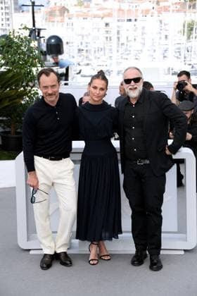 76th Cannes Film Festival 2023, Photocall film Firebrand. Pictured: Jude Law, Alicia Vikander, Karim Ainouz  Copyright: xAlbertoxTerenghi PoolxPhotoxEvenx xPoolxPhotoxEventsx01x IPA_IPA38121127