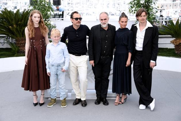 76th Cannes Film Festival 2023, Photocall film Firebrand. Pictured: Jude Law, Alicia Vikander, Karim Ainouz, Junia Rees, Sam Riley,  Copyright: xAlbertoxTerenghi PoolxPhotoxEvenx xPoolxPhotoxEventsx01x IPA_IPA38121130
