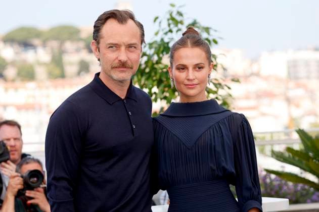 Jude Law und Alicia Vikander beim Photocall zum Kinofilm Firebrand auf dem Festival de Cannes 2023 76. Internationale Filmfestspiele von Cannes am Palais des Festivals. Cannes, 22.05.2023