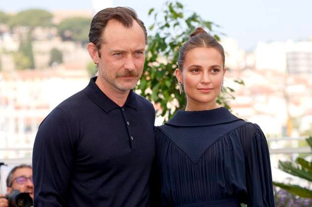 Entertainment Bilder des Tages Jude Law und Alicia Vikander beim Photocall zum Kinofilm Firebrand auf dem Festival de Cannes 2023 76. Internationale Filmfestspiele von Cannes am Palais des Festivals. Cannes, 22.05.2023