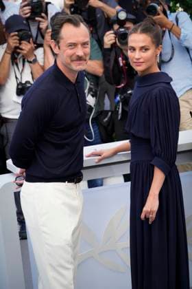 Foto IPP Daniele Cifala™ Cannes 22 05 2023 Firebrand (Le Jeu De La Reine) Photocall - The 76th Annual Cannes Film Festival nella foto :Alicia Vikander and Jude Law Italy Photo Press - World Copyright