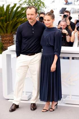 Jude Law und Alicia Vikander beim Photocall zum Kinofilm Firebrand auf dem Festival de Cannes 2023 76. Internationale Filmfestspiele von Cannes am Palais des Festivals. Cannes, 22.05.2023