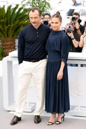Jude Law und Alicia Vikander beim Photocall zum Kinofilm Firebrand auf dem Festival de Cannes 2023 76. Internationale Filmfestspiele von Cannes am Palais des Festivals. Cannes, 22.05.2023