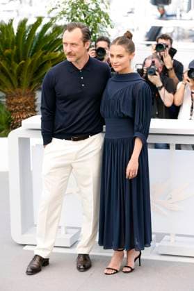 Jude Law und Alicia Vikander beim Photocall zum Kinofilm Firebrand auf dem Festival de Cannes 2023 76. Internationale Filmfestspiele von Cannes am Palais des Festivals. Cannes, 22.05.2023