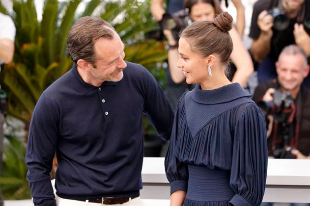 Jude Law und Alicia Vikander beim Photocall zum Kinofilm Firebrand auf dem Festival de Cannes 2023 76. Internationale Filmfestspiele von Cannes am Palais des Festivals. Cannes, 22.05.2023