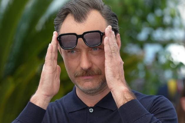 Jude Law CELEBRITES : 76 eme festival de Cannes - Photocall du film Â« Firebrand (Le Jeu De La Reine) Â» - Cannes - 22 05 2023 NorbertScanella Panoramic 