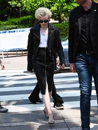 76th Cannes Film Festival 2023, day 7 - Julia Garner walking on the croisette  Copyright: xManuelexMangiarottix xipa-agencyx xPoolxPhotoxEventsx01x IPA_IPA38125150