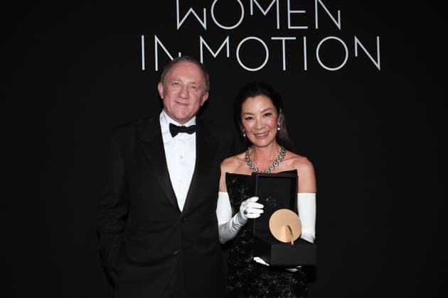 Francois Henri Pinault and Michelle Yeoh - Carmen Jacquier and Michelle Yeoh won the 2023 Kering Women in Motion Award during the 76th annual Cannes film festival in Cannes, France. CELEBRITES : 76eme festival international de Cannes - Tapis rouge - Cannes - 21 05 2023 LionelUrman Panoramic 