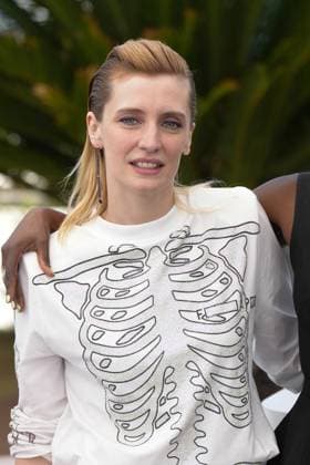 Lucie Debay CELEBRITES : 76 eme festival de Cannes - Photocall du film Â« Augure (Omen) Â» - Cannes - 22 05 2023 NorbertScanella Panoramic 