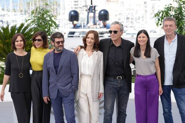 Maria Leon - Manolo Solo - Ana Torrent - Jose Coronado - Helena Miquel - Michel Gaztambide CELEBRITES : 76 eme festival de Cannes - Photocall du film Â« Cerrar Los Ojos (Close Your Eyes) Â» - Cannes - 22 05 2023 NorbertScanella Panoramic 