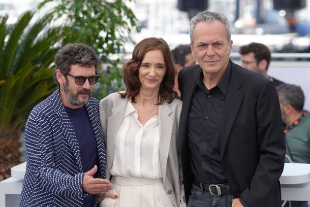 Manolo Solo - Ana Torrent - Jose Coronado CELEBRITES : 76 eme festival de Cannes - Photocall du film Â« Cerrar Los Ojos (Close Your Eyes) Â» - Cannes - 22 05 2023 NorbertScanella Panoramic 