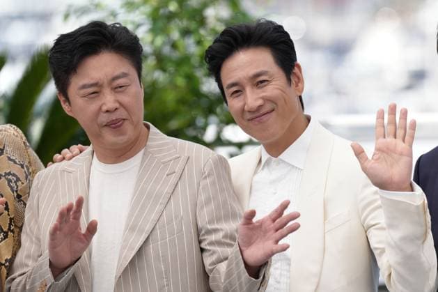 Kim Hee-won - Lee Sun-kyun CELEBRITES : 76 eme festival de Cannes - Photocall du film Â« Project Silence Â» - Cannes - 22 05 2023 NorbertScanella Panoramic 
