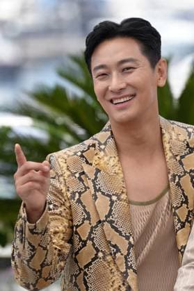 Ju Ji-hun CELEBRITES : 76 eme festival de Cannes - Photocall du film Â« Project Silence Â» - Cannes - 22 05 2023 NorbertScanella Panoramic 