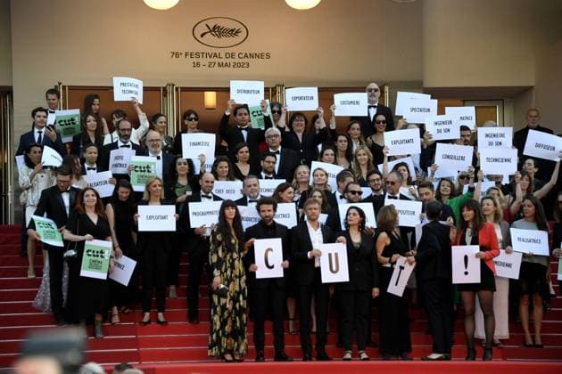 Entertainment Bilder des Tages 76th Cannes Film Festival 2023, evening 7 - Red Carpet film Club Zero . In the photo Protest demonstration against the French government cuts  Copyright: xAlbertoxTerenghix xipa-agency.nex xPoolxPhotoxEventsx01x IPA_IPA38131189