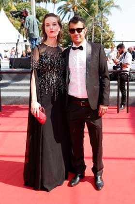 Clara De Pin mit Begleitung bei der Premiere des Kinofilms Kuolleet lehdet Fallen Leaves auf dem Festival de Cannes 2023 76. Internationale Filmfestspiele von Cannes im Palais des Festivals. Cannes, 22.05.2023