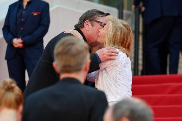 Aki Kaurismäki und Iris Knobloch bei der Premiere des Kinofilms Kuolleet lehdet Fallen Leaves auf dem Festival de Cannes 2023 76. Internationale Filmfestspiele von Cannes im Palais des Festivals. Cannes, 22.05.2023