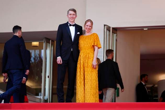 Jussi Vatanen und Alma Pöysti bei der Premiere des Kinofilms Kuolleet lehdet Fallen Leaves auf dem Festival de Cannes 2023 76. Internationale Filmfestspiele von Cannes im Palais des Festivals. Cannes, 22.05.2023