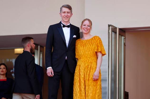 Jussi Vatanen und Alma Pöysti bei der Premiere des Kinofilms Kuolleet lehdet Fallen Leaves auf dem Festival de Cannes 2023 76. Internationale Filmfestspiele von Cannes im Palais des Festivals. Cannes, 22.05.2023