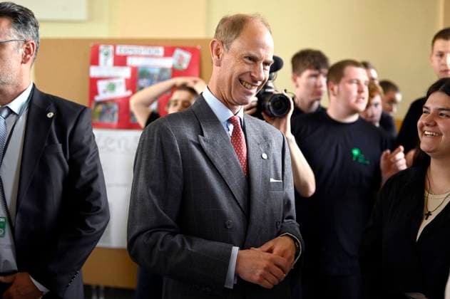 Entertainment Themen der Woche KW21 Entertainment Bilder des Tages Prinz Edward beim Besuch der Schule am Schillerpark im Rahmen der Verleihung des Duke Award im Wedding. Berlin, 22.05.2023 *** Prince Edward visiting the school at Schillerpark during the Duke Award ceremony in Wedding Berlin, 22 05 2023 Foto:xF.xKernx xFuturexImage
