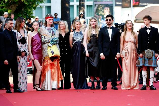 Mathieu Demy, Elsa Zylberstein, Ksenia Devriendt, Luke Barker, Jessica Hausner, Mia Wasikowska, Florence Baker, Amir El-Masry, Gwen Currant und Samuel Anderson bei der Premiere des Kinofilms Club Zero auf dem Festival de Cannes 2023 76. Internationale Filmfestspiele von Cannes im Palais des Festivals. Cannes, 22.05.2023