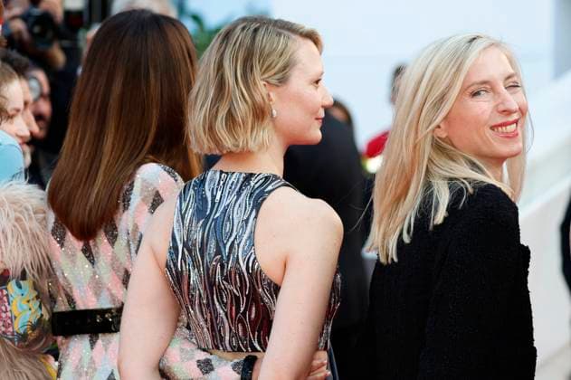 Elsa Zylberstein, Mia Wasikowska und Jessica Hausner bei der Premiere des Kinofilms Club Zero auf dem Festival de Cannes 2023 76. Internationale Filmfestspiele von Cannes im Palais des Festivals. Cannes, 22.05.2023