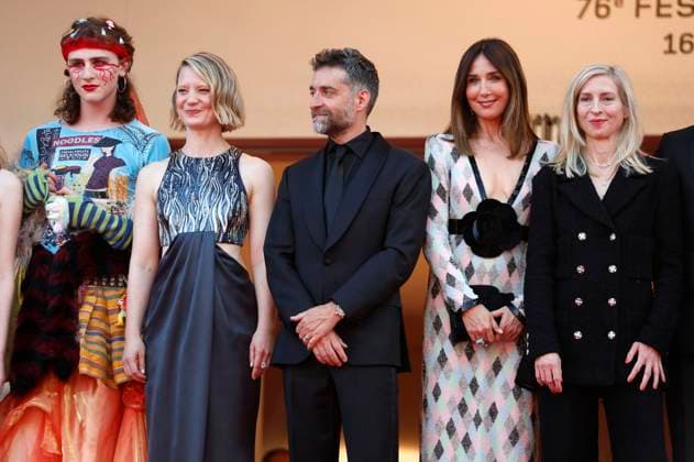 Luke Barker, Mia Wasikowska, Mathieu Demy, Elsa Zylberstein und Jessica Hausner bei der Premiere des Kinofilms Club Zero auf dem Festival de Cannes 2023 76. Internationale Filmfestspiele von Cannes im Palais des Festivals. Cannes, 22.05.2023