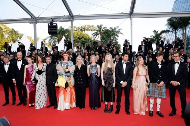 Philippe Bober, Lukas Turtur, Ksenia Devriendt, Elsa Zylberstein, Mathieu Demy, Luke Barker, Jessica Hausner, Mia Wasikowska, Florence Baker, Amir El-Masry, Gwen Currant, Samuel D. Anderson und Johannes Schubert bei der Premiere des Kinofilms Club Zero auf dem Festival de Cannes 2023 76. Internationale Filmfestspiele von Cannes im Palais des Festivals. Cannes, 22.05.2023