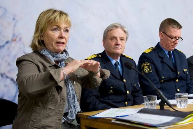 STOCKHOLM 20110318 Justitieminister Beatrice Ask talar vid en presskonferens om resultatet av polisens satsning mot den grova organiserade brottsligheten i Stockholm pa fredagen. Till höger rikspolischef Bengt Svenson och rikskriminalchefen Klas Friberg. Foto Bertil Ericson SCANPIX kod 10000 STOCKHOLM SVERIGE x10000x *** STOCKHOLM 20110318 Minister of Justice Beatrice Ask speaks at a press conference on the results of the polices efforts to combat serious organized crime in Stockholm on Friday On the right, National Police Commissioner Bengt Svenson and National Criminal Police Chief Klas Friberg Photo Bertil Ericson SCANPIX code 10000 STOCKHOLM SWEDEN x10000x  Copyright: xBertilxEricsonx xTTx GROV ORGANISERAD BROTTSLIGHET