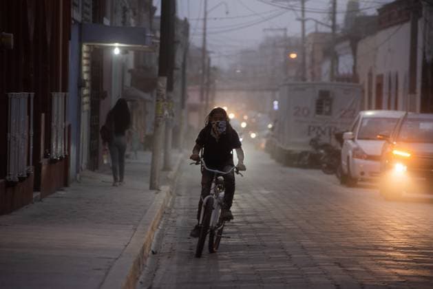 May 22, 2023: More than 40 towns in Mexico are in an emergency due to the intense volcanic activity of the Popocatepetl volcano. In the town of Atlixco there is a large amount of volcanic ash that has covered the city. - ZUMAqp1_ 20230522_zip_qp1_013 Copyright: xHectorxAdolfoxQuintanarxPerezx