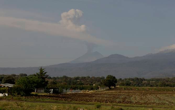Government Of Puebla Shows Evacuation Route In Case Of Activation Of Red Phase In Case Of Explosion Of Popocatepetl Volcano, Mexico View of the Popocatepetl volcano during eruption in the state of Puebla, Mexico. This Monday, the Government of the State of Puebla and Civil Protection, showed the evacuation route in the area of San Nicolas de Los Ranchos and Xalitzintla in case of activation of the Red Phase after emissions of fumaroles and expulsion of incandescent material in the Popocatepetl Volcano in Mexico. Also, a tour of the interior of a shelter installed in Cholula was conducted in case the transfer of people is required to ensure their safety. San Nicolas de Los Ranchos, Puebla San Nicolas de Los Ranchos, Pue Mexico  Copyright: xGerardoxVieyrax originalFilename: vieyra-notitle230522_npr4b.jpg