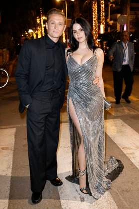 Matthias Schweighöfer und Ruby O. Fee bei der Ankunft zur Magnum-Party während des Festival de Cannes 2023 76. Internationale Filmfestspiele von Cannes in der Magnum Beach Lounge. Cannes, 22.05.2023