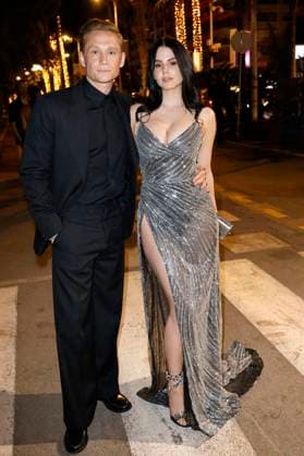Matthias Schweighöfer und Ruby O. Fee bei der Ankunft zur Magnum-Party während des Festival de Cannes 2023 76. Internationale Filmfestspiele von Cannes in der Magnum Beach Lounge. Cannes, 22.05.2023