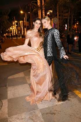 Rebecca Kunikowski und Kim Hnizdo bei der Ankunft zur Magnum-Party während des Festival de Cannes 2023 76. Internationale Filmfestspiele von Cannes in der Magnum Beach Lounge. Cannes, 22.05.2023