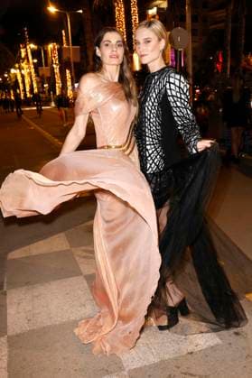 Rebecca Kunikowski und Kim Hnizdo bei der Ankunft zur Magnum-Party während des Festival de Cannes 2023 76. Internationale Filmfestspiele von Cannes in der Magnum Beach Lounge. Cannes, 22.05.2023