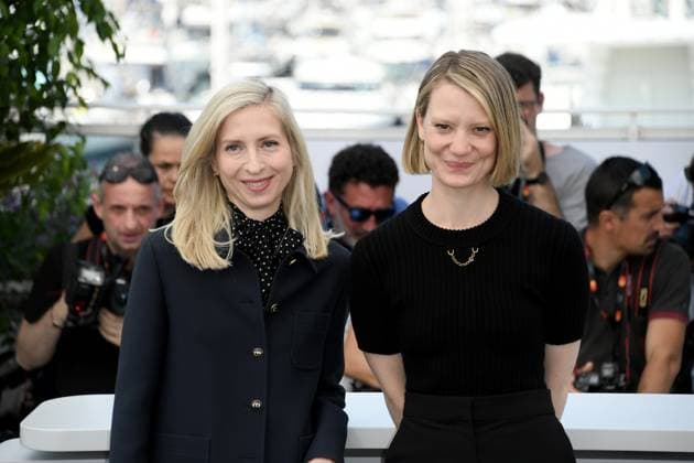 76th Cannes Film Festival 2023, Photocall film Club zero. Pictured: Jessica Hausner, Mia Wasikowska  Copyright: xAlbertoxTerenghi PoolxPhotoxEvenx xPoolxPhotoxEventsx01x IPA_IPA38150774